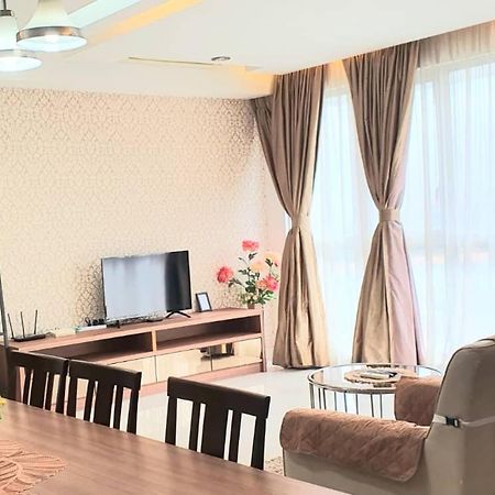 Regalia Suites Klcc View Rooftop Infinity Pool By Angkasa Homes Kuala Lumpur Bagian luar foto