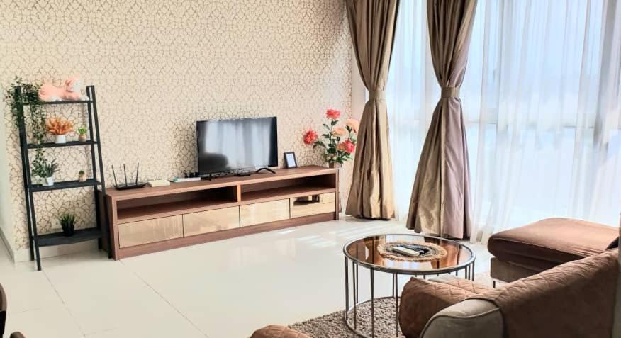 Regalia Suites Klcc View Rooftop Infinity Pool By Angkasa Homes Kuala Lumpur Bagian luar foto