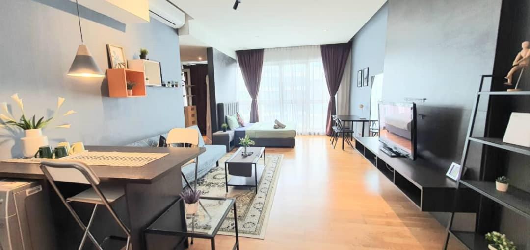 Regalia Suites Klcc View Rooftop Infinity Pool By Angkasa Homes Kuala Lumpur Bagian luar foto