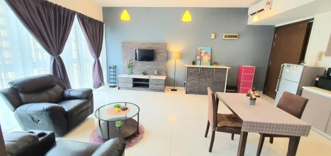 Regalia Suites Klcc View Rooftop Infinity Pool By Angkasa Homes Kuala Lumpur Bagian luar foto