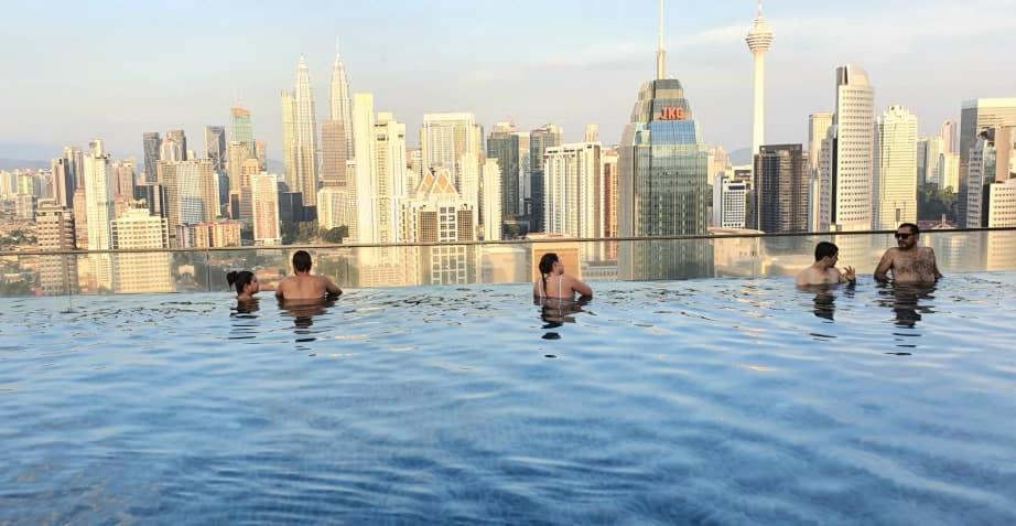 Regalia Suites Klcc View Rooftop Infinity Pool By Angkasa Homes Kuala Lumpur Bagian luar foto